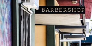 Scopri di più sull'articolo Dal barbiere a farsi belli con i libri, chi l’ha detto che non si può?