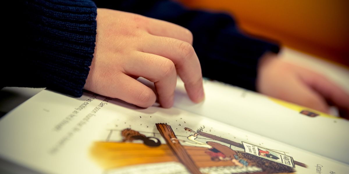 Al momento stai visualizzando Cosa accade nel cervello dei bambini quando leggiamo una storia?